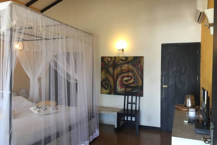 Room 8 of 33