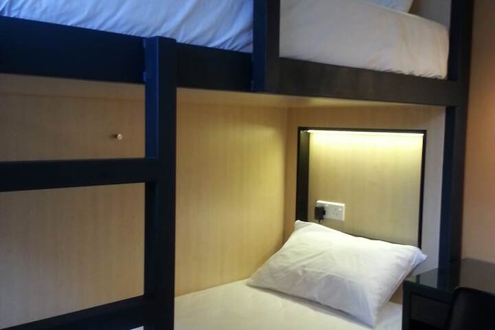 Room 7 of 48
