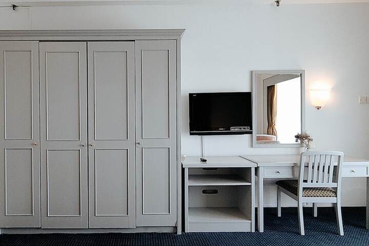 Room 355 of 650