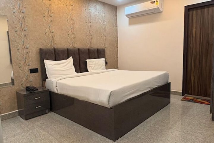 Room 6 of 42