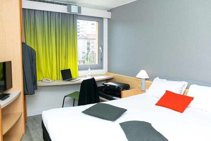 Room 17 of 63