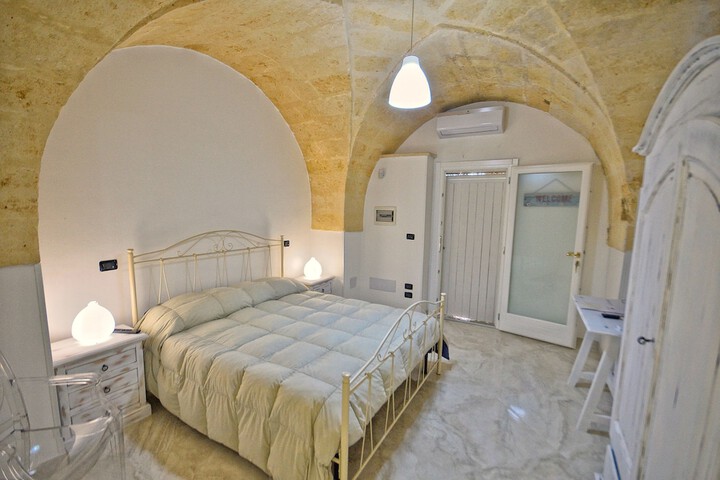 Room 8 of 98