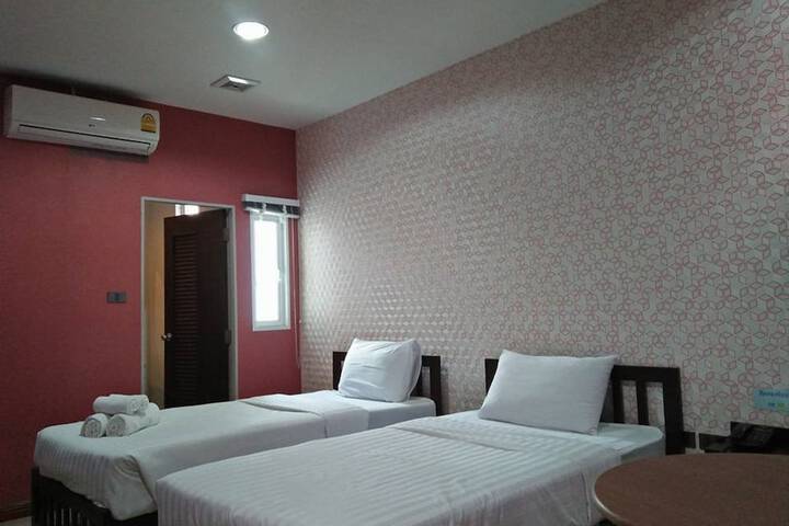 Room 8 of 16