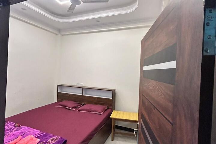 Room 10 of 31