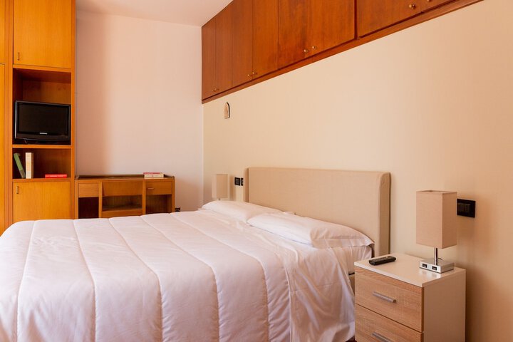 Room 12 of 72