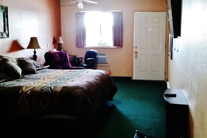 Room 5 of 11