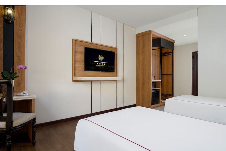 Room 33 of 235