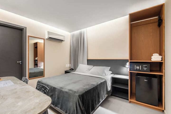 Room 10 of 42
