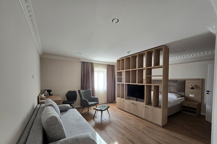 Room 32 of 70