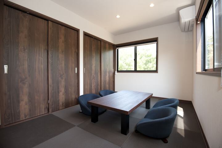 Room 6 of 24
