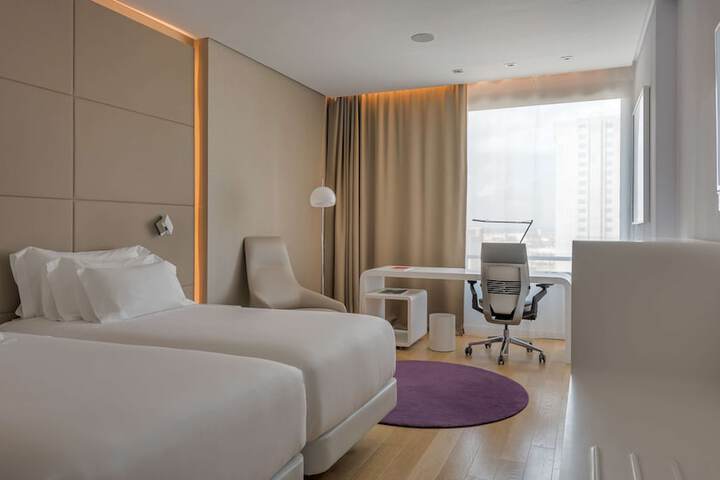 Room 8 of 82