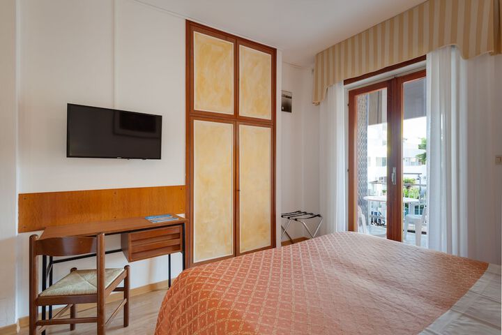 Room 8 of 26