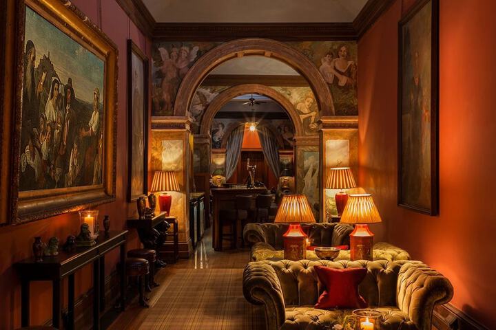 Lounge 49 of 70