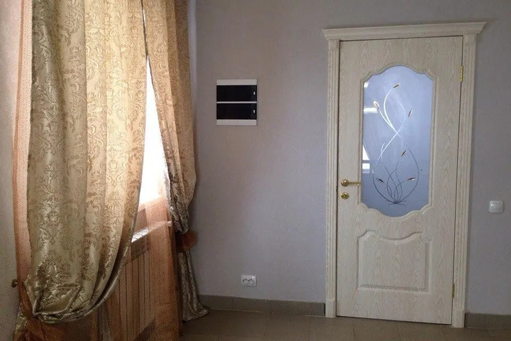 Room 5 of 8