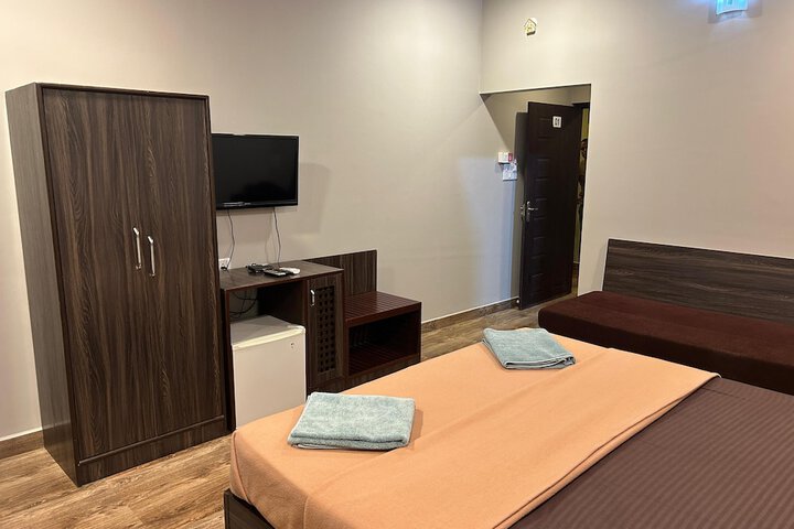 Room 4 of 18