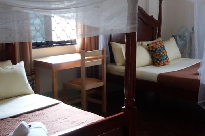 Room 6 of 18