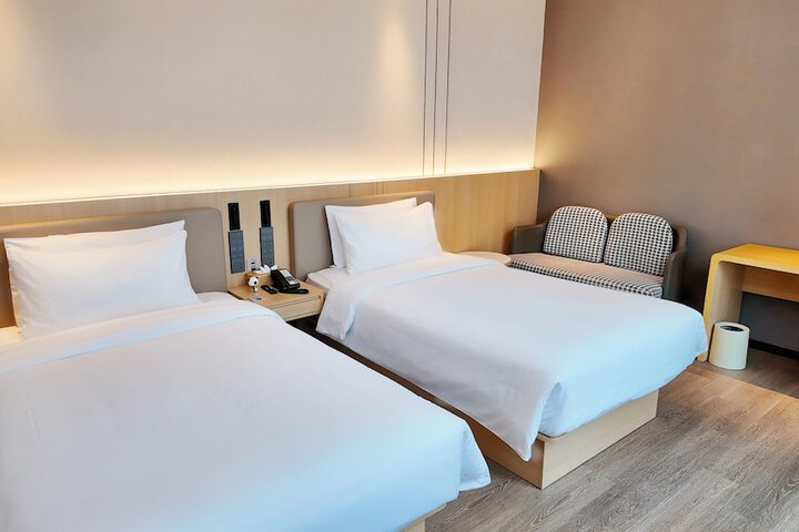Room 48 of 69