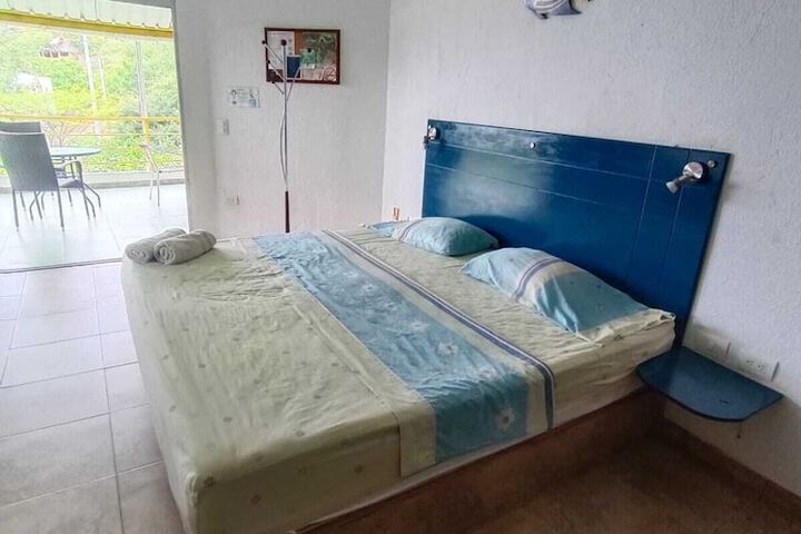 Room 8 of 36