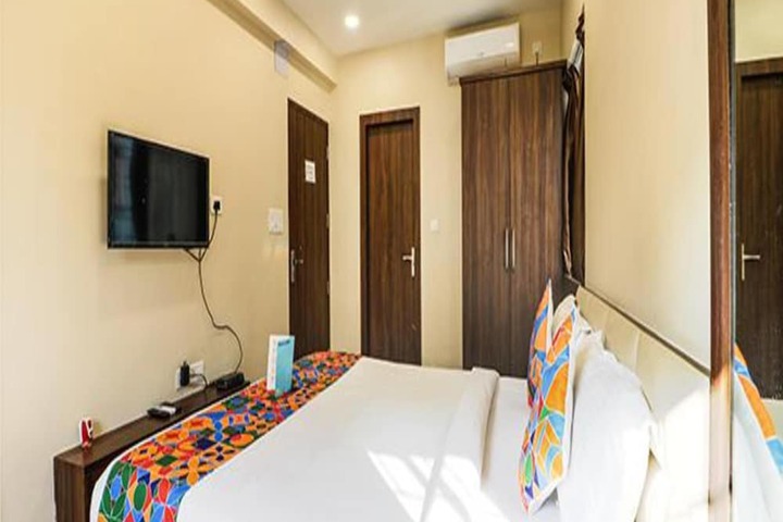 Room 6 of 23