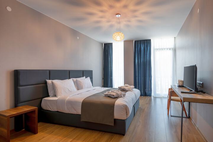 Room 10 of 18