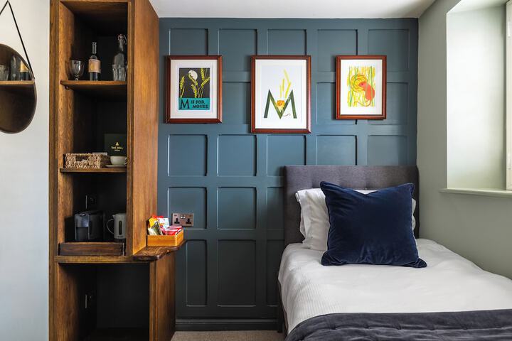 Room 2 of 51