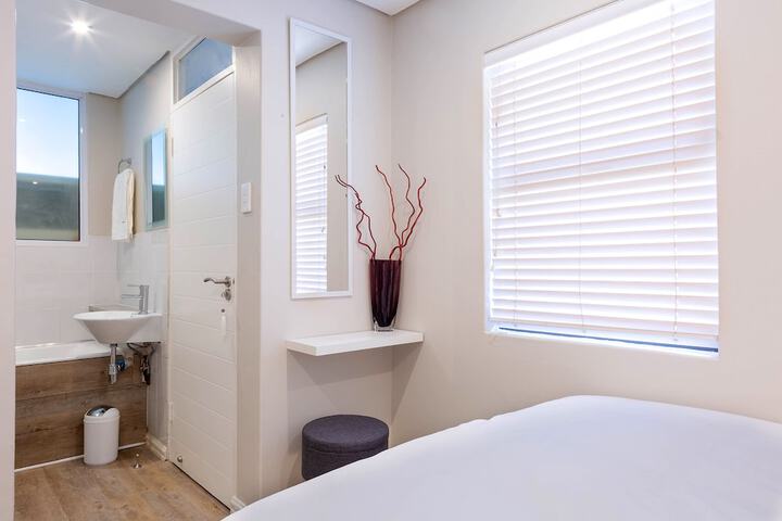 Room 10 of 20