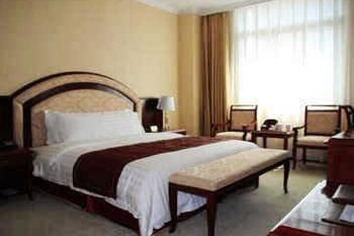 Room 14 of 16