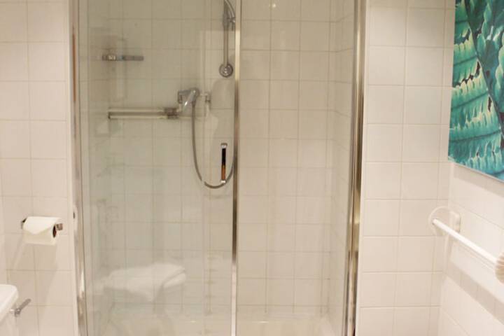 Room 10 of 42
