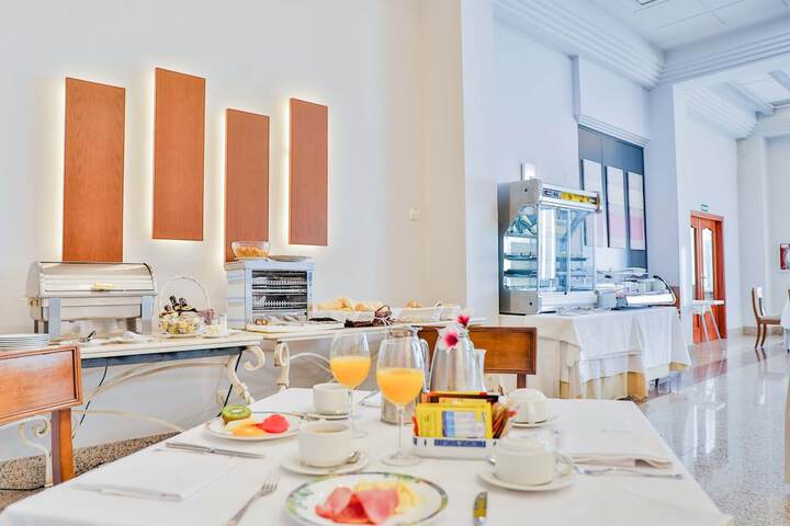 Breakfast/Coffee Service 22 of 36