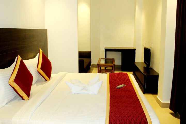 Room 6 of 12