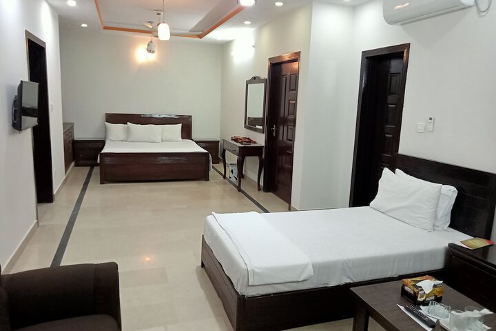 Room 6 of 14