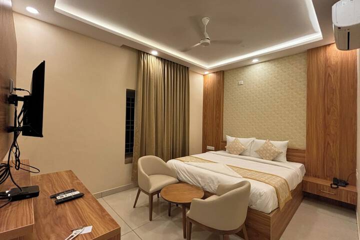 Room 9 of 16
