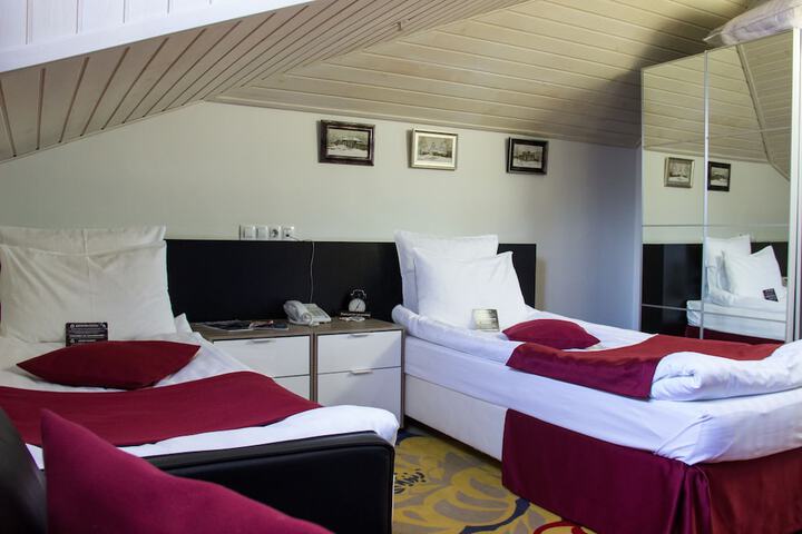 Room 20 of 49