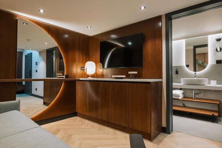 Room 33 of 55