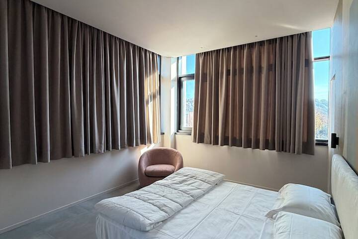 Room 12 of 54