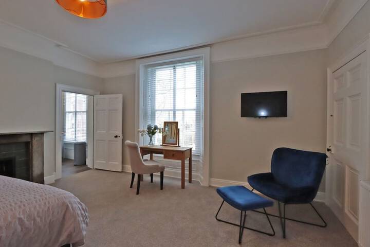 Room 11 of 36