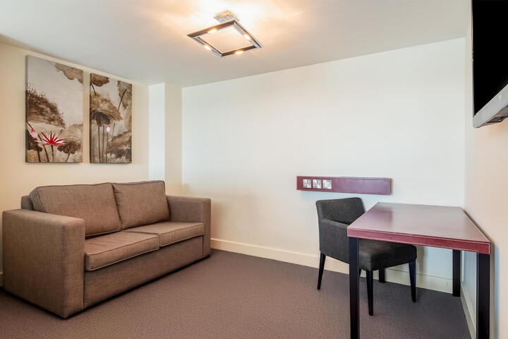 Room 42 of 151