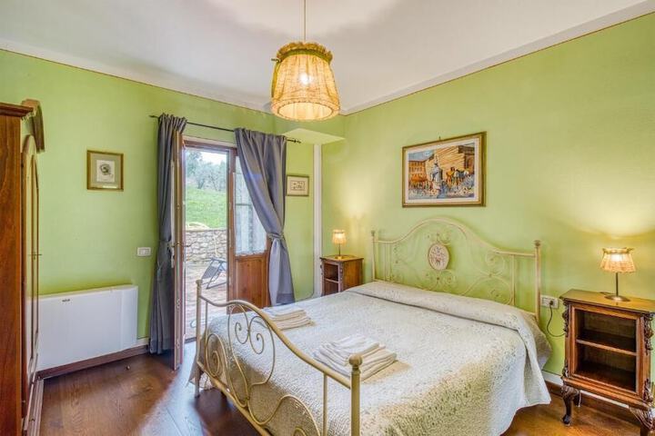 Room 6 of 63