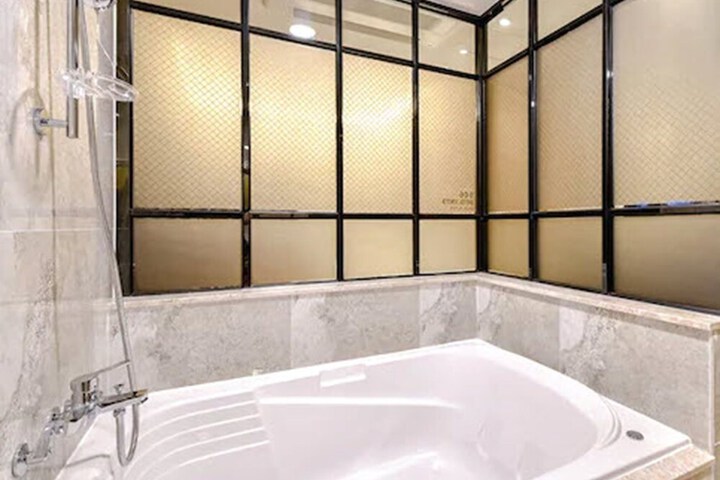 Room 5 of 25