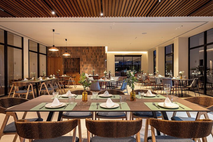 Dining 66 of 137