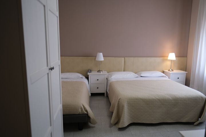 Room 13 of 74