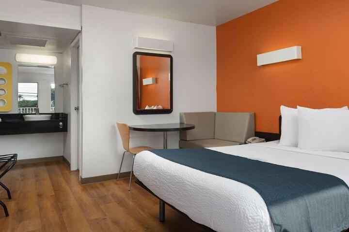 Room 47 of 75