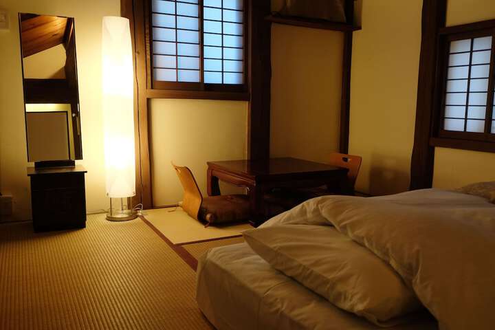 Room 28 of 64