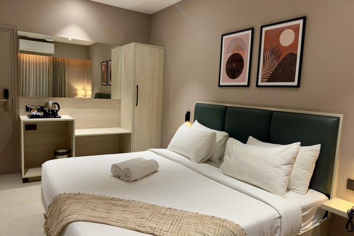 Room 14 of 24