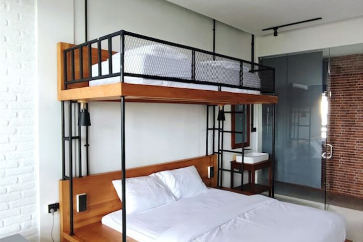 Room 8 of 31