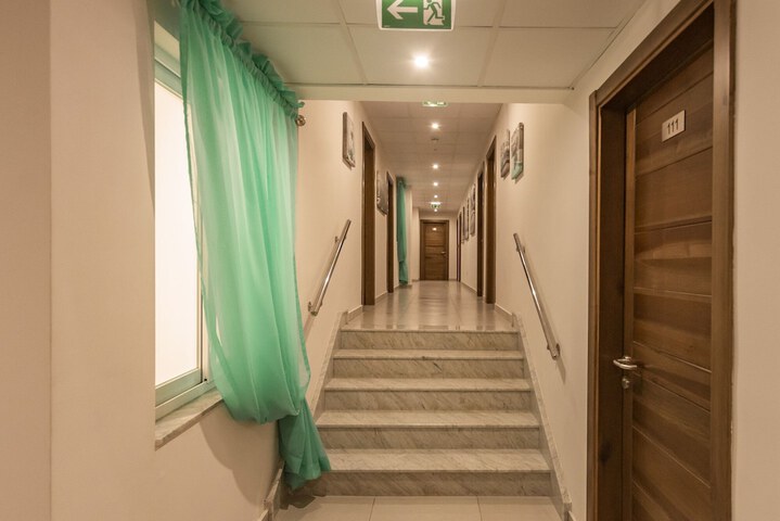 Ballroom/Hall 36 of 40