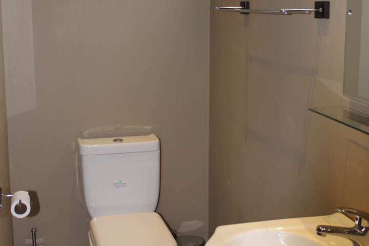 Room 17 of 28