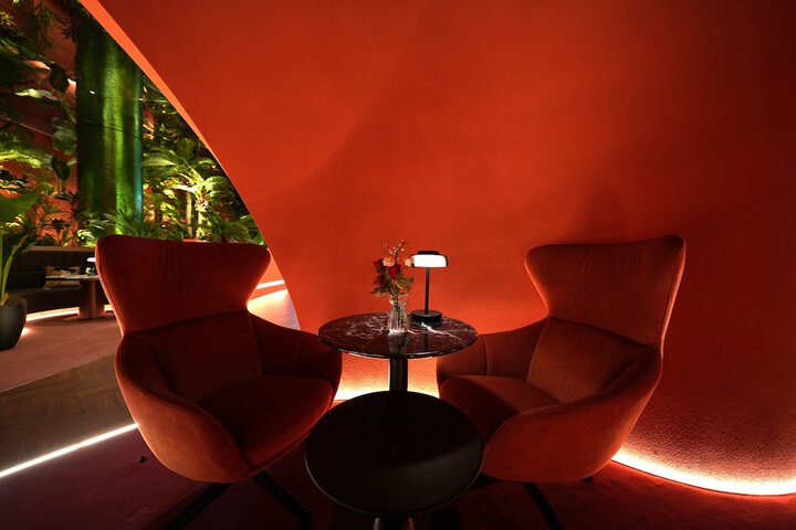 Lounge 100 of 115