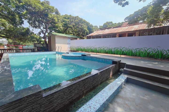 Pool 30 of 41