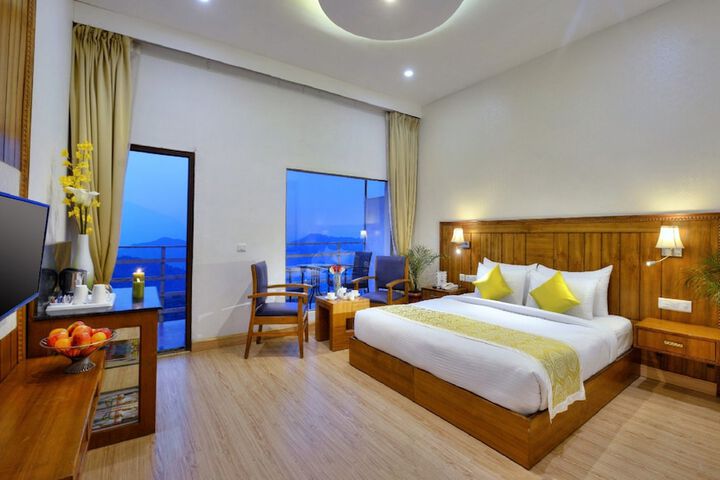 Room 3 of 44